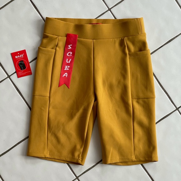 maze Pants - NWT Maze Scuba Shorts w/ pockets
